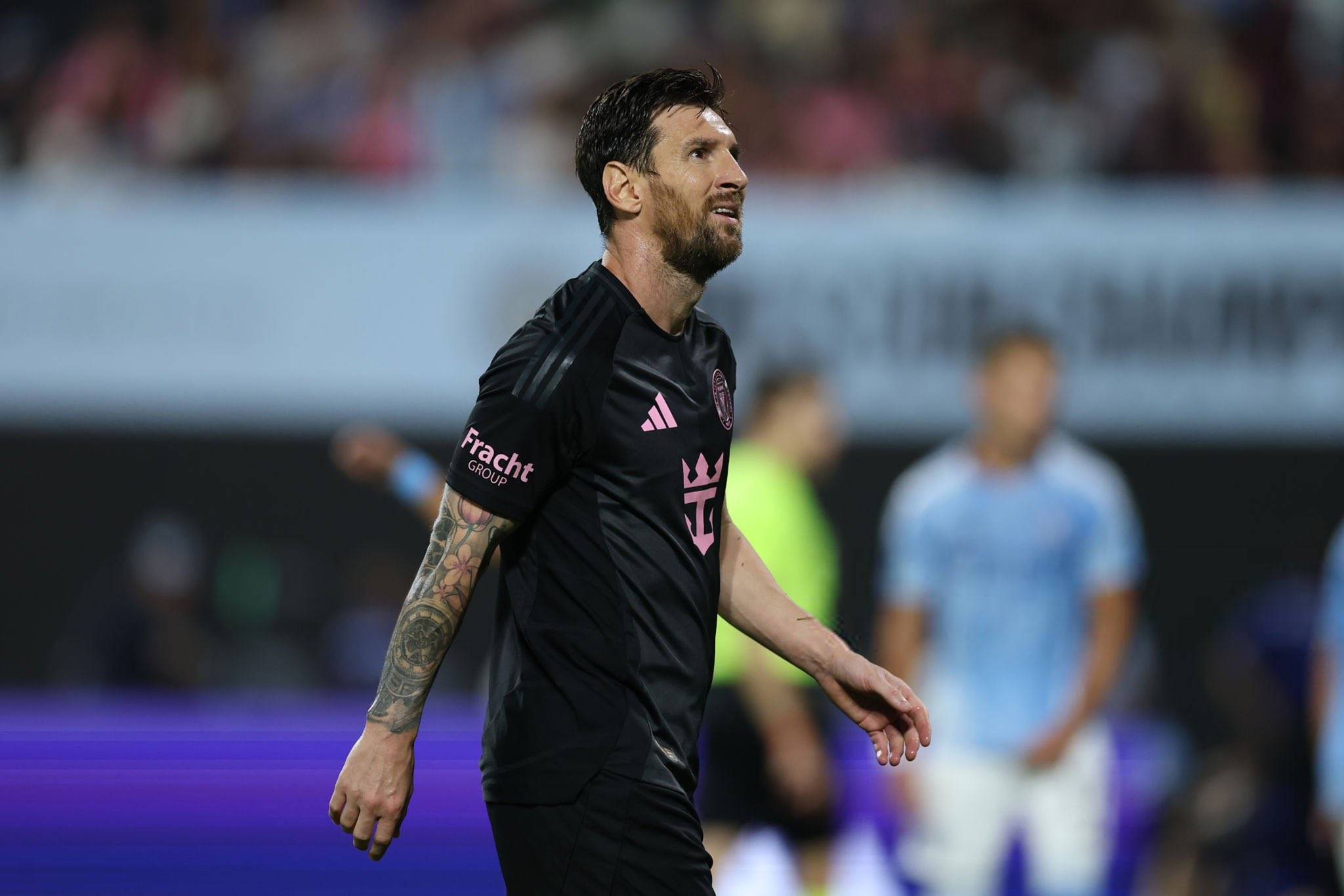 开云-包含梅西回归赛场，战术调整首场状态亮眼，西班牙队观众沸腾！的词条