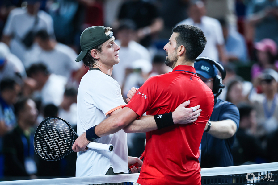  德约科维奇横扫黑马 